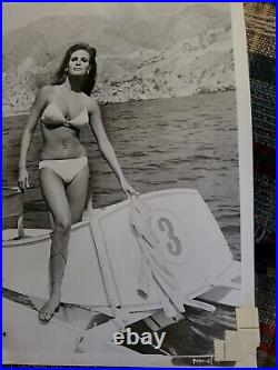 1967 Raquel Welch Bikini Photo Fathom Movie Hollywood Actress Sex Symbol Model