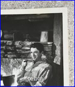 Gregory Peck Signed 8X10 Glossy Scene Photo The Yearling 1946 Movie Actor No COA