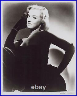 HOLLYWOOD BEAUTY MARILYN MONROE CHEESECAKE STUNNING PORTRAIT 1960s Photo 424