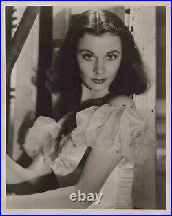 HOLLYWOOD BEAUTY Vivien Leigh BACKSTAGE STUNNING PORTRAIT 1950s ORIG Photo 424