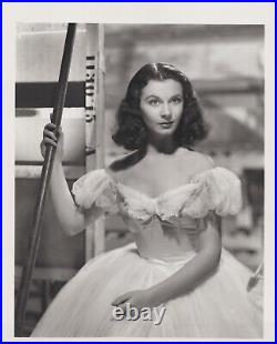 HOLLYWOOD BEAUTY Vivien Leigh STYLISH POSE STUNNING PORTRAIT 1950s Photo 424