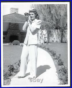 HOLLYWOOD Rita Hayworth ACTRESS Holds Movie Camera VINATGE ORIGINAL PHOTO